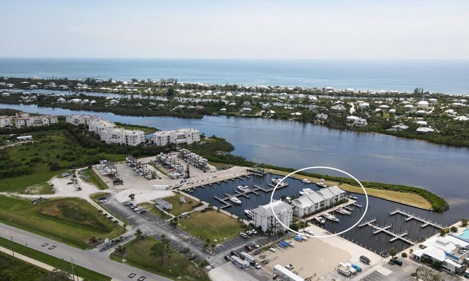 Englewood Condominio | Manatee Harbor: Marina, Heated Pool/Spa, Ferry to Island, Private/Public Beaches