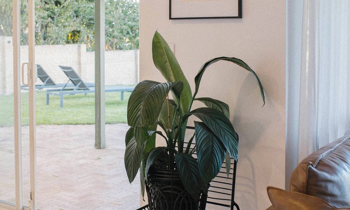 Dudley Park Casa | Mandurah Canal House, a modern 3-bedroom coastal retreat for up to 6 guests.