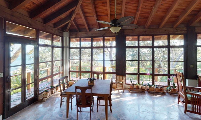 Roatan Complejo | Mango Creek Resort