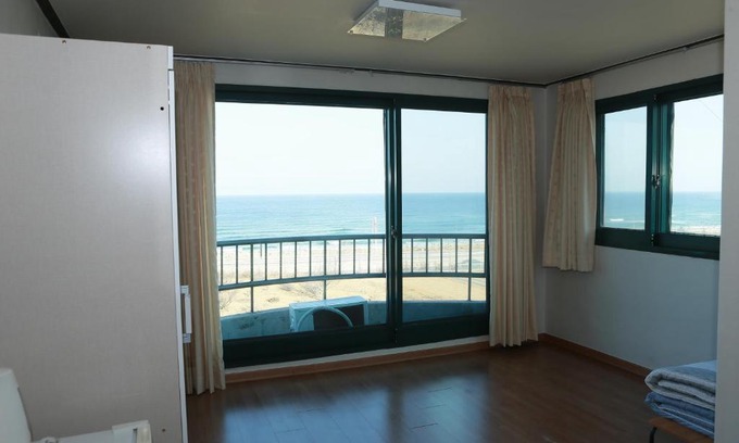 Donghae Hotel | Mangsang Beach Pension