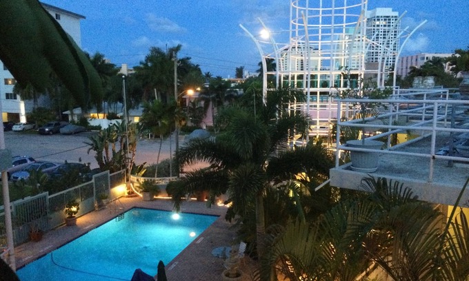 East Fort Lauderdale Hotel | Manhattan Tower Apartment Hotel