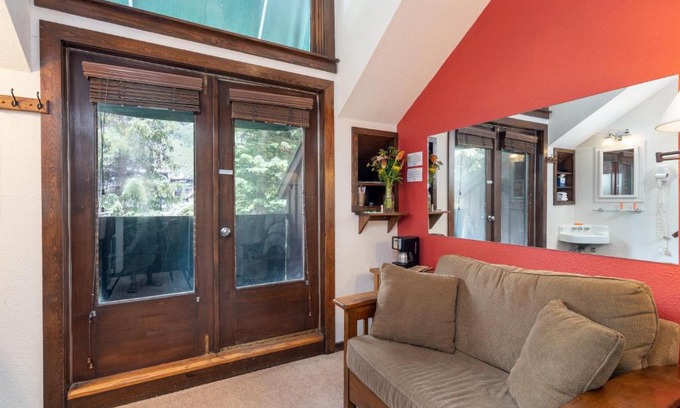 Telluride Hotel | Manitou Lodge 9 by Alpine Lodging Telluride