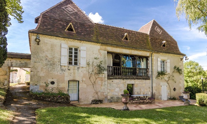 Sourzac Villa | Mansión en Sourzac con piscina privada