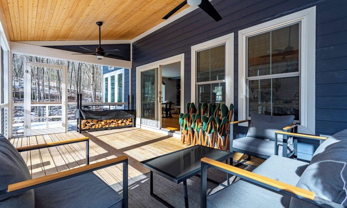 Narrowsburg Casa | Maple House: 25 Min to Big Bear Mtn+Cozy Fireplace