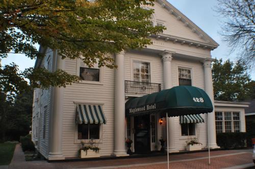 Saugatuck Cama Y Desayuno | Maplewood Hotel