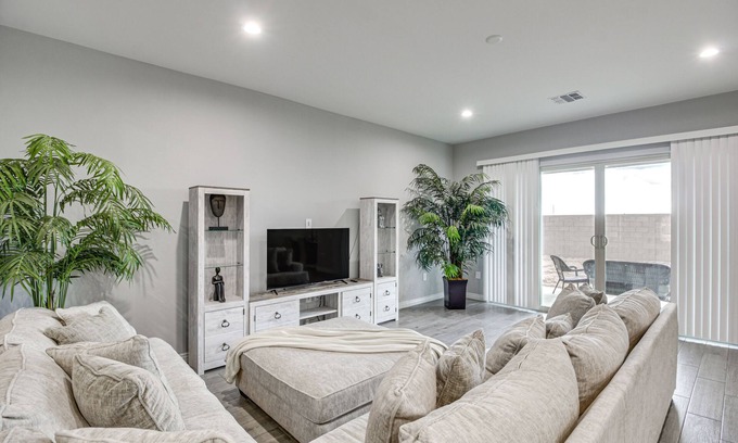 Tucson Casa | Marana Home w/ Pool Access & Mountain Views!