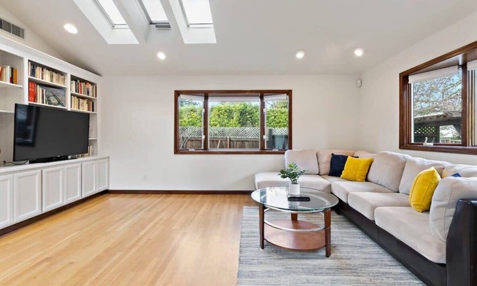 Loyola Casa | @ Marbella Lane - 2BR Charming Spacious Home