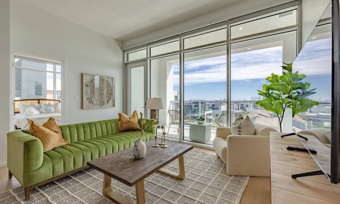 Waterfront Apartamento | @ Marbella Lane - Sleek Corner | Ocean View