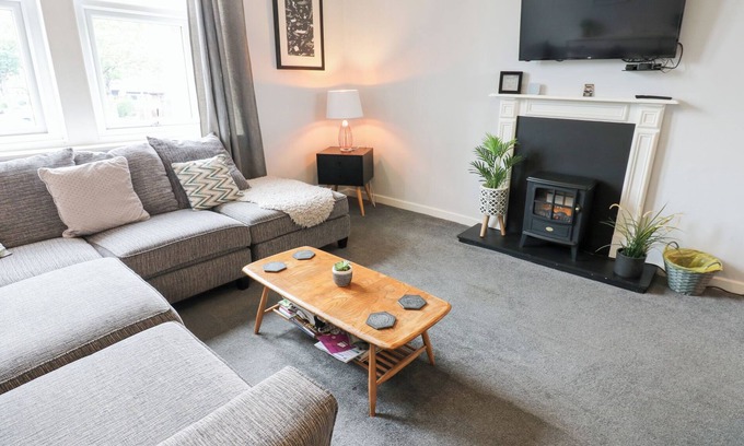 Whitley Bay Cabaña | MARDEN MEWS, pet friendly, character holiday cottage in Whitley Bay
