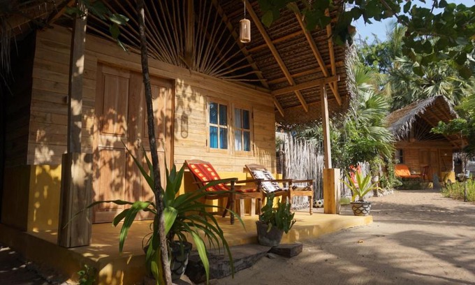 Kalpitiya Hotel | Margarita Village kite school kalpitiya