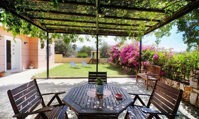 Daratsos Casa | Maria's Garden