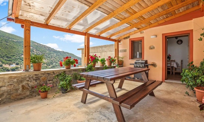 Livadia Casa | Maria's House with View in Kambos