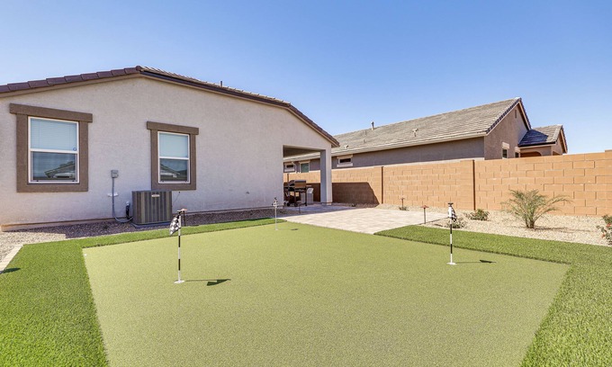Maricopa Casa | Maricopa Home w/ Putting Green & Covered Patio!