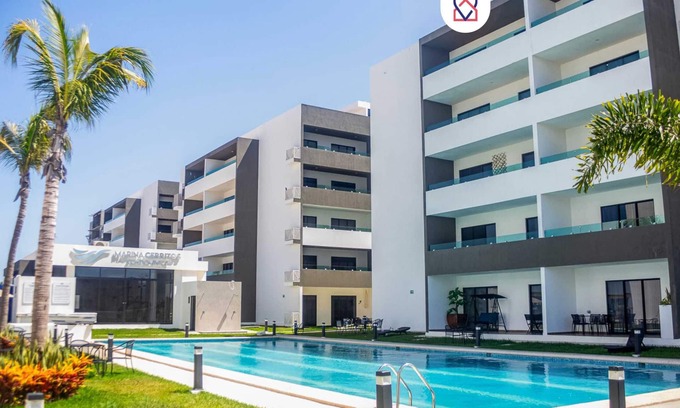 Villa Marina Apartamento | Marina Cerritos Loft, Wave Pool and Amenities