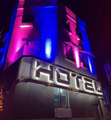 Bushwick Hotel | Marina Hotel Brooklyn-Broadway