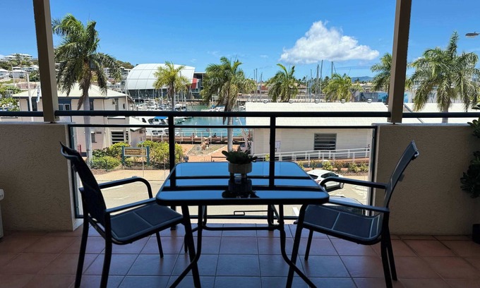 South Townsville Apartamento | Marina View Apartment - Steps Away from CBD