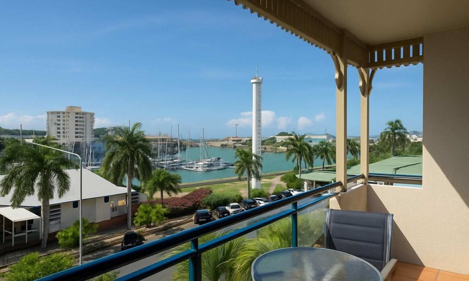 South Townsville Apartamento | Marina View Apartment - Steps Away from CBD
