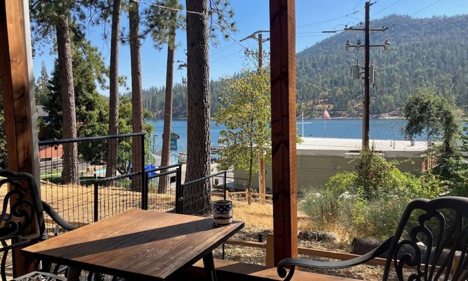 Bass Lake Apartamento | Marina View Daze Lakeview 1-bedroom 1 bathroom. Covered patio, BBQ & Fire Pit.