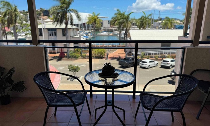 South Townsville Apartamento | Marina View Studio - Steps away from CBD