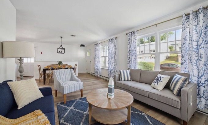 Bridgeport Casa | Marine Theme - 4 BR - Backyard - Fire pit