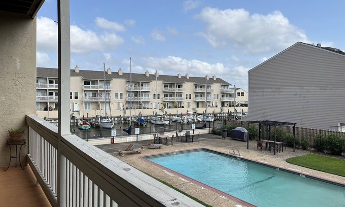 El Lago Condominio | Mariner's Village Tranquility