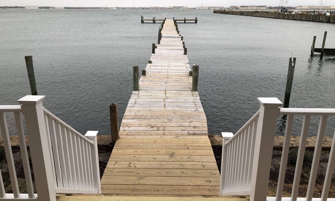 Willoughby Spit Cabaña | Mariners Cove 4 Bedroom Cottage by RedAwning