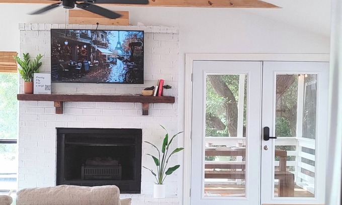 Folly Beach Casa | Retiro de playa de 4 camas recientemente renovado, vista al mar con 1 minuto a pie de la playa