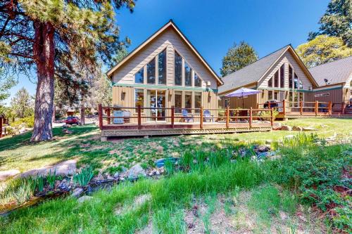 Klamath Falls Casa | Marsh Hawk Cabin