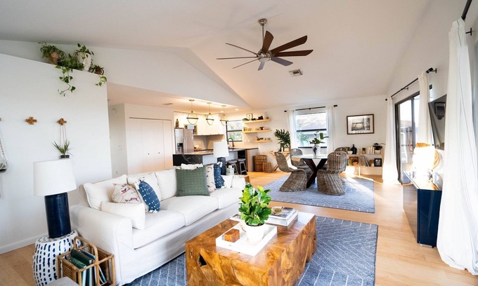 Spring Hill Casa | MarshaMellow A modern gulf coast Home!!! Fire pit, paddle boards, gas grill.