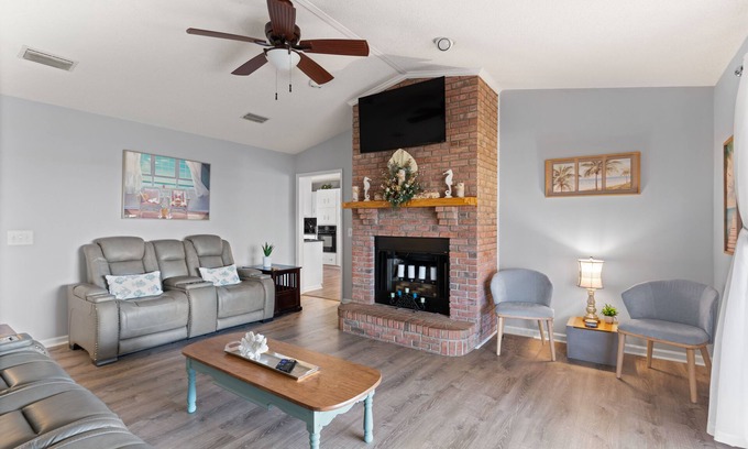 Brunswick Casa | Marshfront pet-friendly home!
