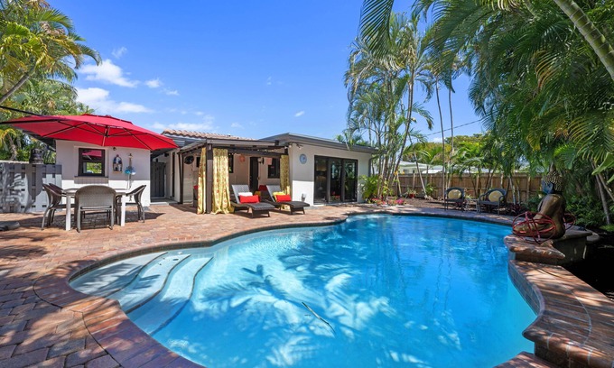 Wilton Manors Casa | ¡Martini Manor es el último oasis tropical con piscina privada climatizada!
