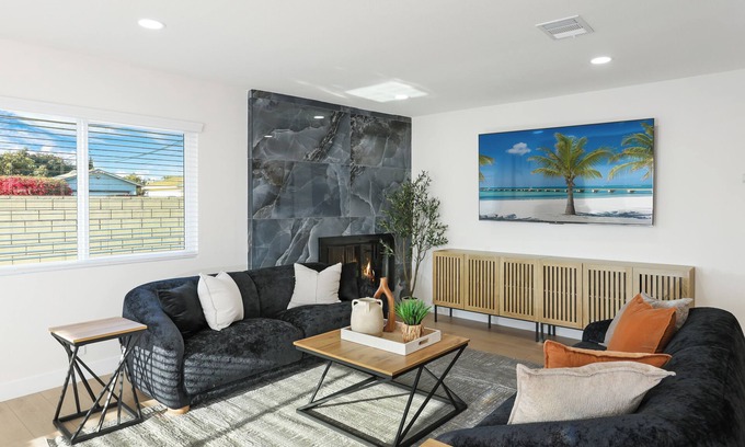 Westminster Casa | Marvelous New 5-bedroom house near Disneyland