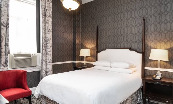 Historic District Hotel | Maryland Inn Queen at Historic Inns of Annapolis, Pets Allowed