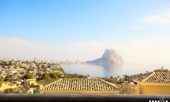 Calpe Chalet De Esquí | Adosado MARYVILLA en Calpe – 3 dormitorios, vistas al mar, 2 terrazas, barbacoa, aire acondicionado y wifi
