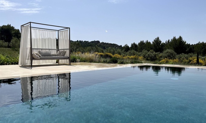Les Baux-de-Provence Villa | Mas 5* with stones, heart of the Alpilles - Superb view - Pool and Jacuzzi