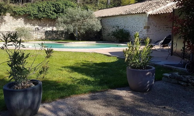 Valreas Casa | Mas Ferme du Chateau Montplaisir 4* "Castle side