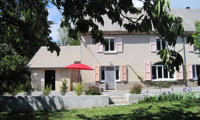 Forest-Saint-Julien Casa | MAS VERDE casa 8 personas cerca de las estaciones.