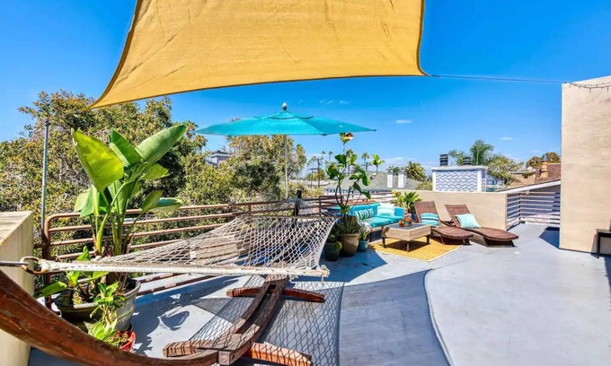 South Mission Beach Casa | Massive Oceanview 6BR Penthouse + Rooftop Decks