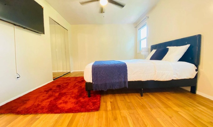 Laurel Casa | Master private room and private bathroom. En-suite #5