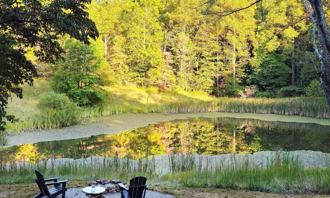 Laurelville Casa | Master Sculptor's Art Bungalow Hocking Hills