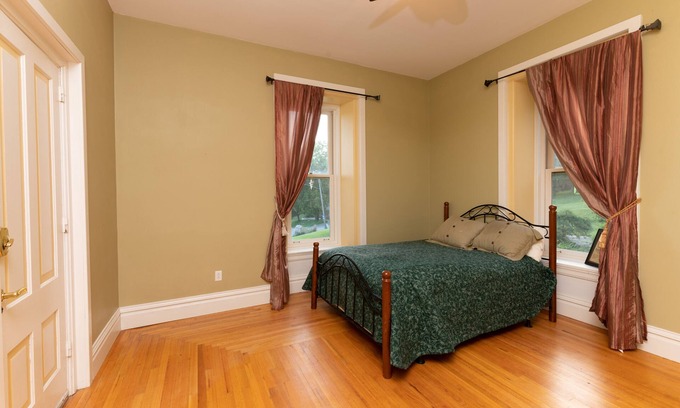 Elkader Casa | Master Suite at Elkader Jailhouse Inn