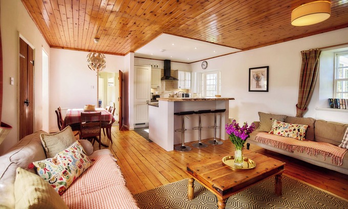 Gorebridge Cabaña | Mauldslie Hill Cottage - Sleeps 6 & Pet Friendly
