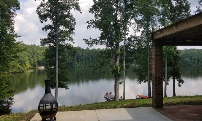 Roxboro Casa | Mayo Lake Lower Unit Highend, limpio, actualizado