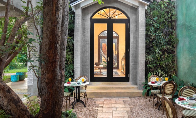 Victoria Falls Hotel | Mbano Manor Hotel Victoria Falls