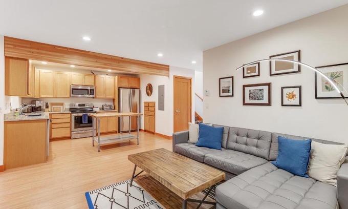 Eastsound Casa | McKinnis Hill Cabin