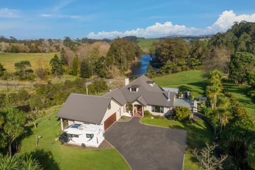 Lower Kaimai Casa | McLaren Lake View