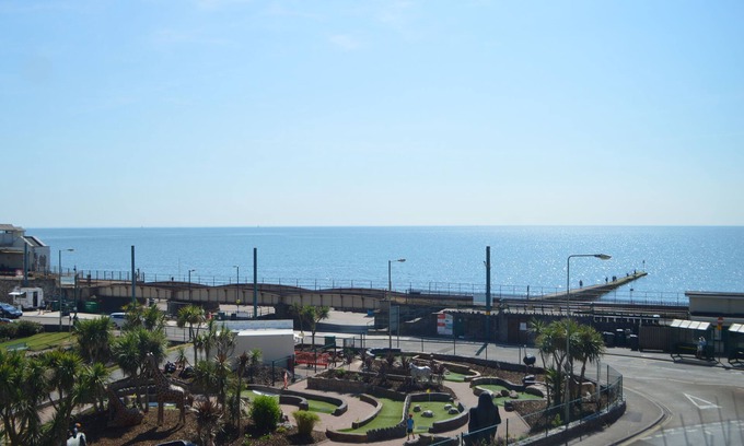 Dawlish Apartamento | Mead Flat en el corazón de Dawlish con excelentes vistas al mar a 150 metros de la playa