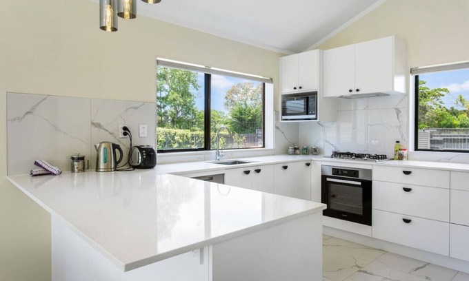 Waiau Pa Casa | Meadowview Retreat is only 5 mins to beach