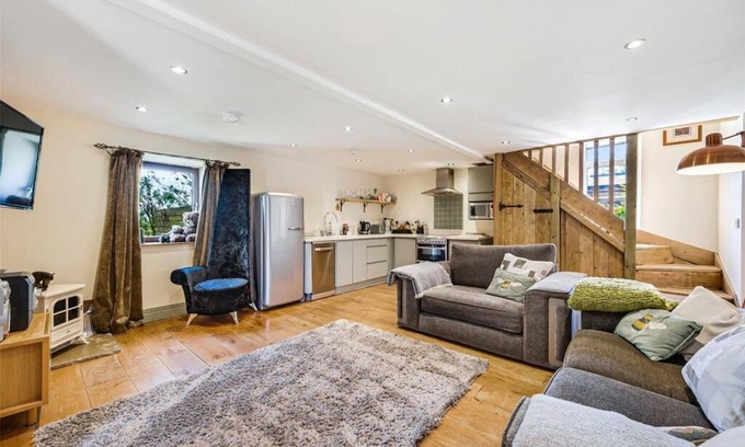 Otley Cabaña | Meagill Cottage a Cozy Retreat With hot tub