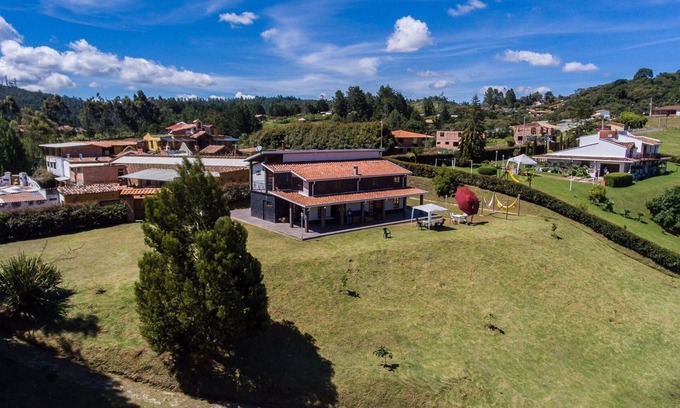 Los Nomos Casa | Casa de vacaciones en Medellín